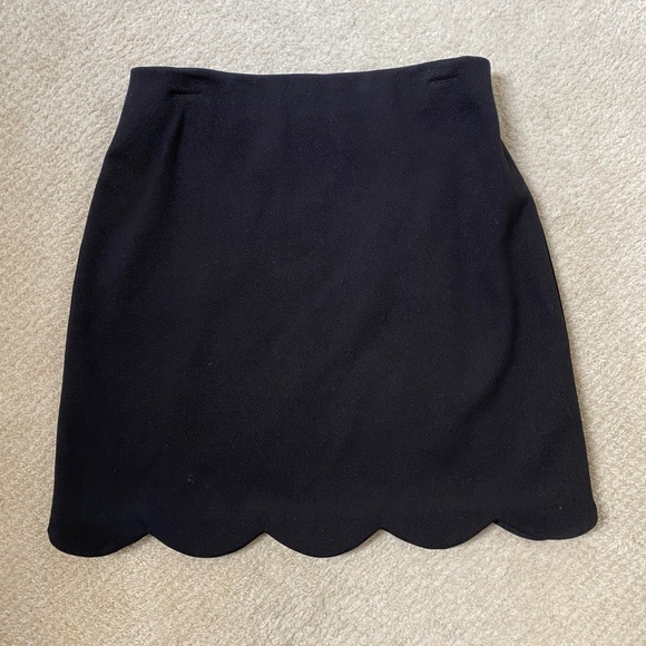 TOPSHOP BLACK MINI SKIRT WITH SCALLOP DETAIL - Picture 3 of 4